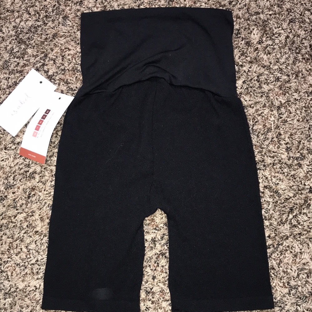 Isabel Maternity 🐠 High Waist Black Ribbed Bike Shorts Size XS | NWT - Picture 2 of 4